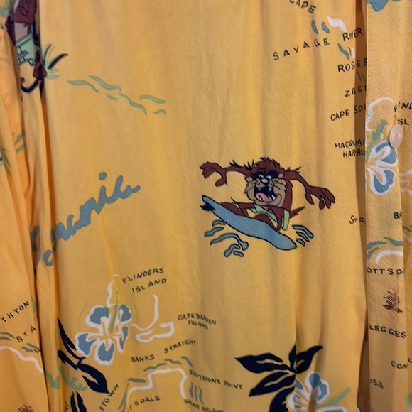 Warner Bros. Tasmanian devil Hawaiian shirt. - Picture 2 of 2
